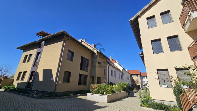 Eladó téglalakás, Tatán 128 M Ft, 4 szobás