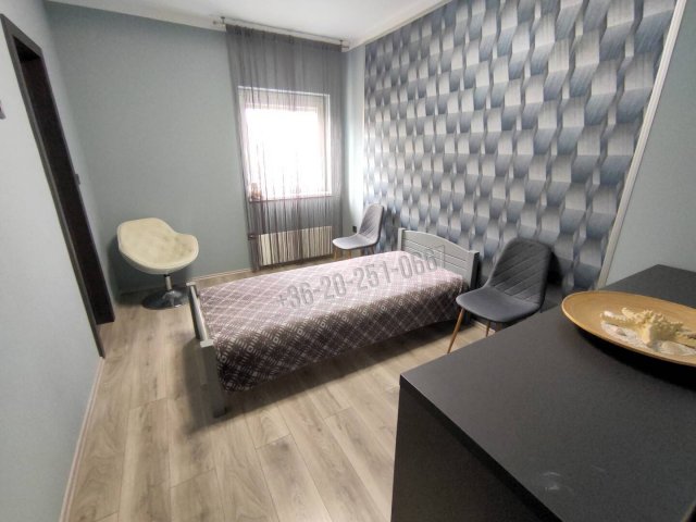 Eladó téglalakás, Mohácson 79 M Ft, 5 szobás