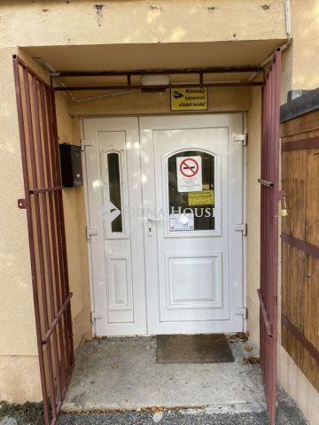 Eladó üzlethelyiség, Ajkán 58 M Ft, 4 szobás