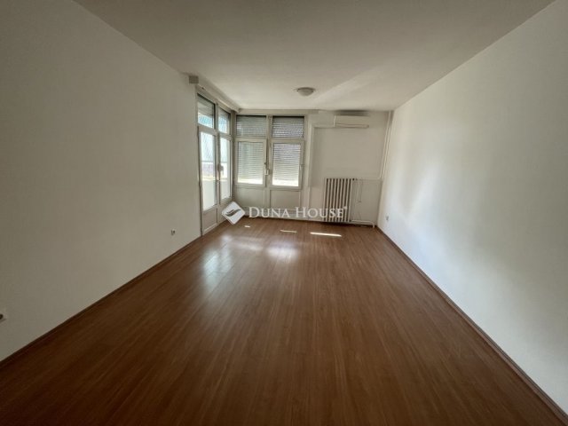 Eladó téglalakás, Kecskeméten 75.5 M Ft, 3 szobás