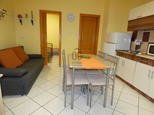 Kiadó téglalakás, albérlet, Pécsett 130 E Ft / hó, 2 szobás