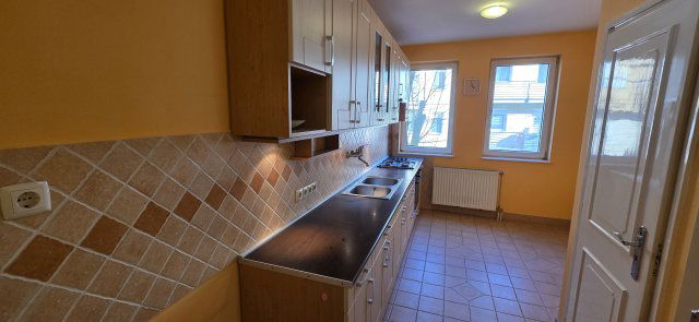 Eladó téglalakás, Szegeden 73 M Ft, 2+1 szobás