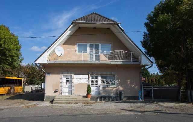 Eladó családi ház, Szűcsin 28 M Ft, 3+2 szobás