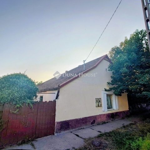 Eladó családi ház, Monoron 63 M Ft, 4 szobás