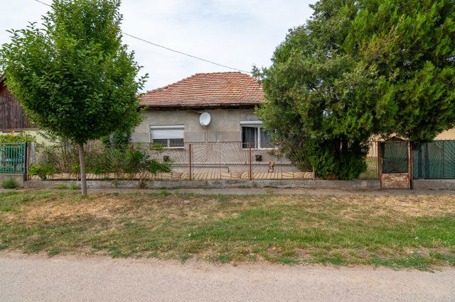 Eladó családi ház, Pándon, Deák Ferenc utcában 34 M Ft
