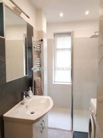 Kiadó téglalakás, albérlet, Pécsett 230 E Ft / hó, 3 szobás