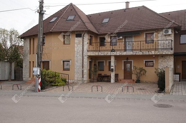 Eladó téglalakás, Székesfehérvárott 74.99 M Ft, 4 szobás