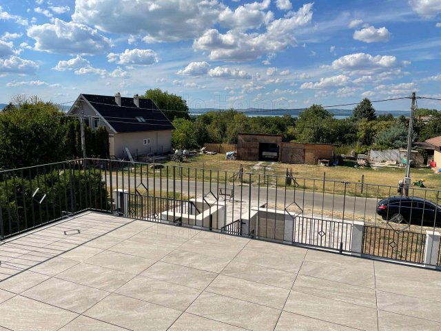 Eladó téglalakás, Balatonszárszón 80 M Ft, 4 szobás