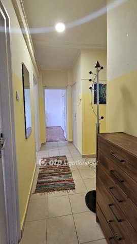 Eladó téglalakás, Egerben 39 M Ft, 2 szobás