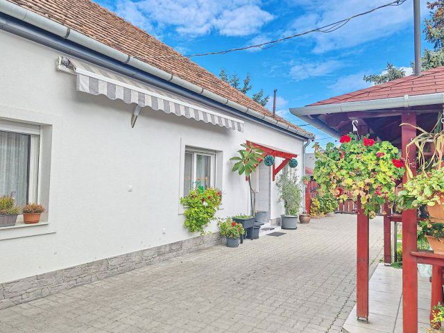 Eladó családi ház, Tökölön 94.9 M Ft, 6+1 szobás