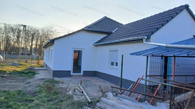 Eladó családi ház, Tiszaföldváron 15 M Ft, 3 szobás