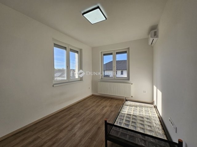 Eladó ikerház, Gödön 119.9 M Ft, 6 szobás