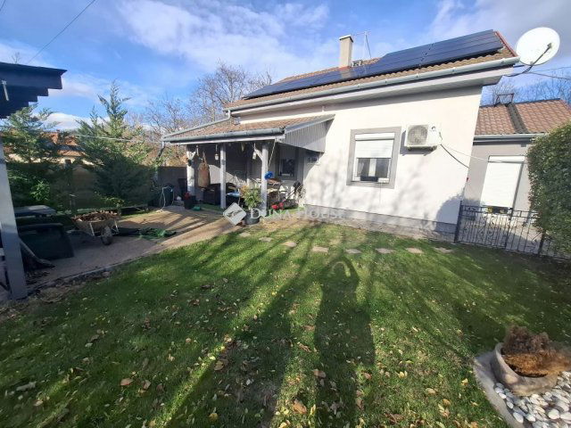 Eladó családi ház, Kiskunfélegyházán 74 M Ft, 4+1 szobás