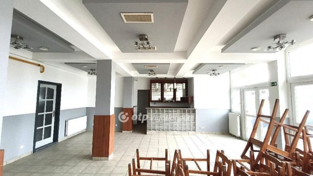 Eladó ipari ingatlan, Dunaújvárosban 90 M Ft