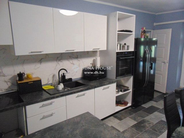 Eladó téglalakás, Szentlőrincen 25 M Ft, 3 szobás