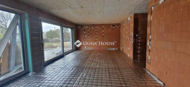 Eladó családi ház, Szegeden 233.88 M Ft, 5 szobás