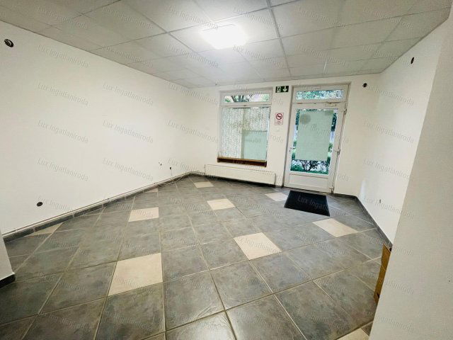 Kiadó üzlethelyiség, Komáromban 170 E Ft / hó, 1 szobás