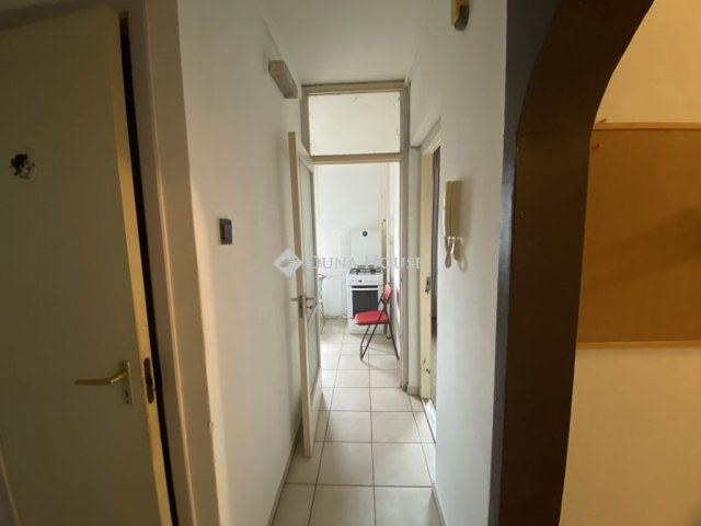 Eladó panellakás, Szegeden 57.9 M Ft, 3 szobás