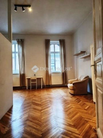 Eladó téglalakás, Budapesten, VII. kerületben 69.9 M Ft