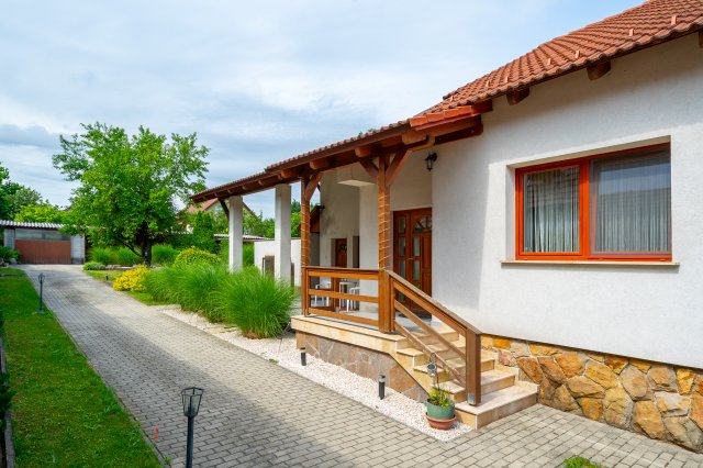 Eladó családi ház, Pilisvörösváron 130 M Ft, 3 szobás