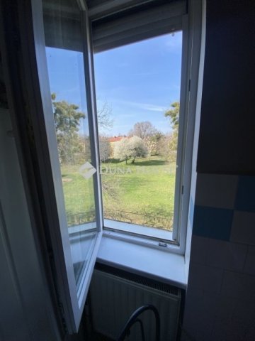 Eladó téglalakás, Komlón 22.9 M Ft, 2 szobás