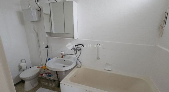 Eladó panellakás, Pécsett 47.99 M Ft, 2 szobás