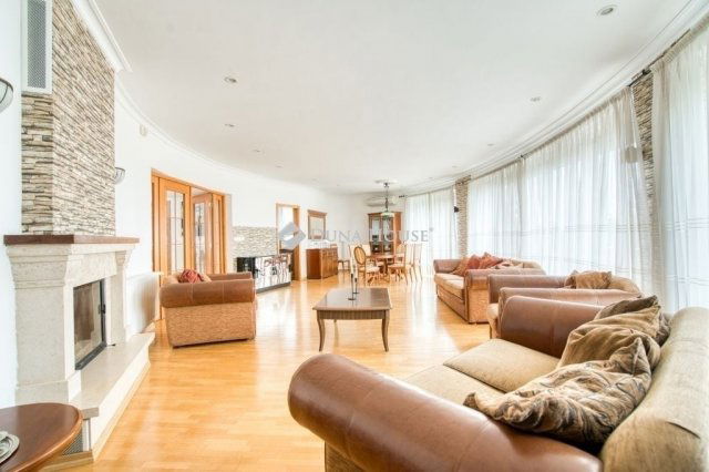 Eladó családi ház, Budaörsön 445 M Ft, 6 szobás