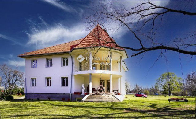 Eladó családi ház, Gyömrőn 740 M Ft, 10 szobás