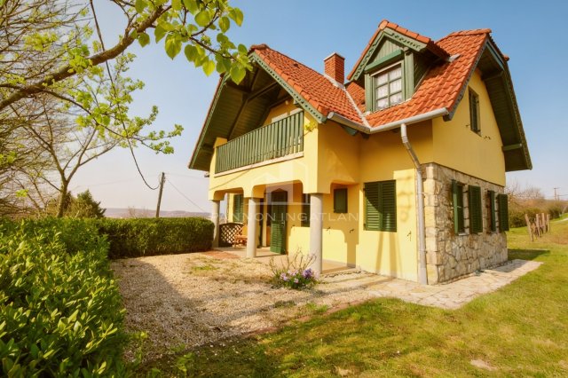 Eladó nyaraló, Mencshelyen 86.5 M Ft, 4 szobás