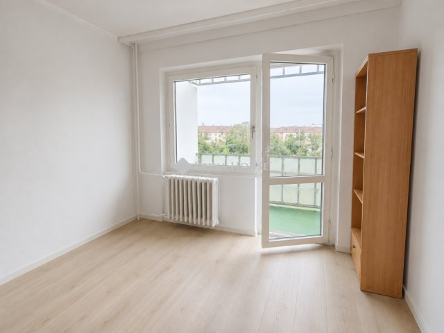 Eladó panellakás, Szegeden, Sajka utcában 48 M Ft, 2 szobás
