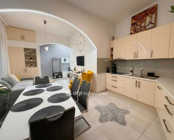 Eladó téglalakás, Budapesten, VI. kerületben 215 M Ft, 3 szobás