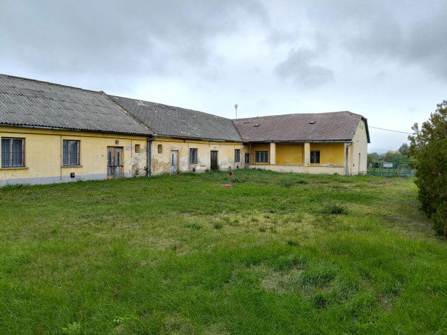 Eladó családi ház, Zámolyon 79.9 M Ft, 21 szobás