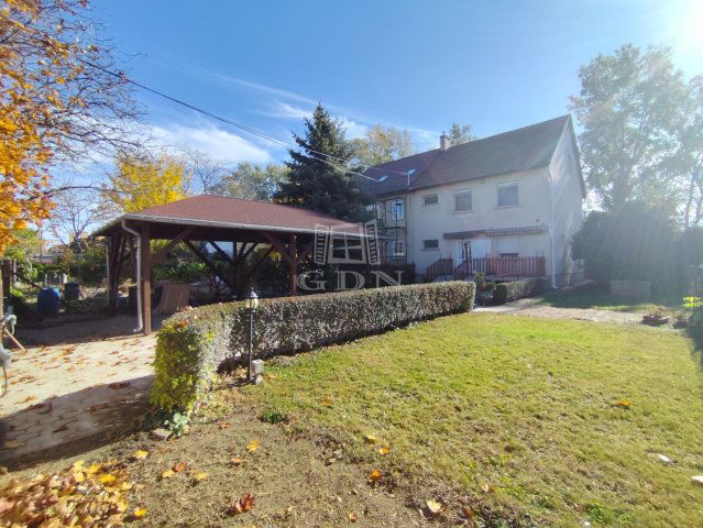 Eladó ikerház, Kecskeméten 89.9 M Ft, 4 szobás