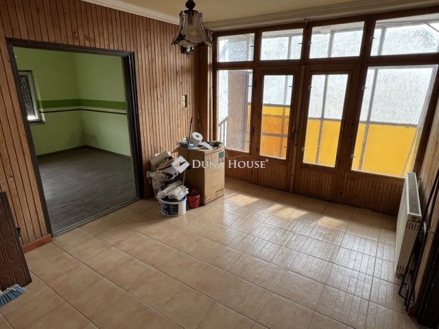 Eladó családi ház, Sárbogárdon 43.9 M Ft, 7 szobás