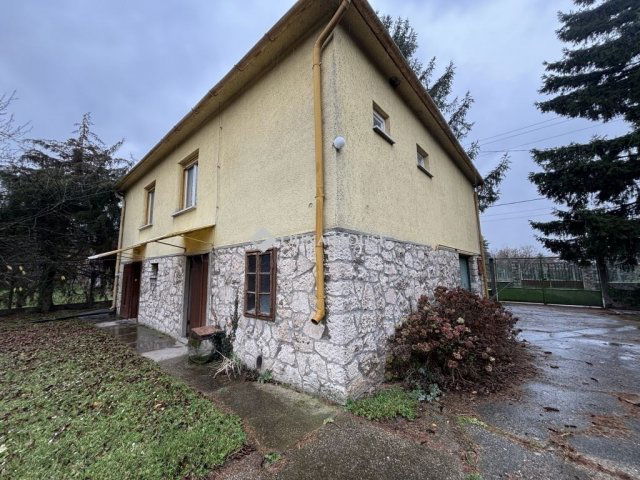 Eladó családi ház, Süttőn 51.999 M Ft, 3 szobás