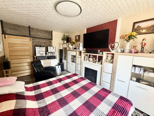 Eladó téglalakás, Budapesten, XX. kerületben, Helsinki úton