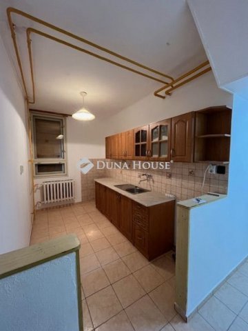 Kiadó téglalakás, albérlet, Tatabányán, Mártírok úton