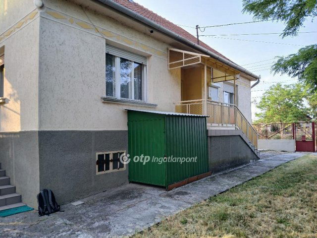 Eladó családi ház, Adácson 35 M Ft, 3 szobás
