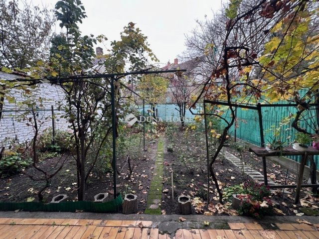 Eladó családi ház, Szegeden 199 M Ft, 7 szobás