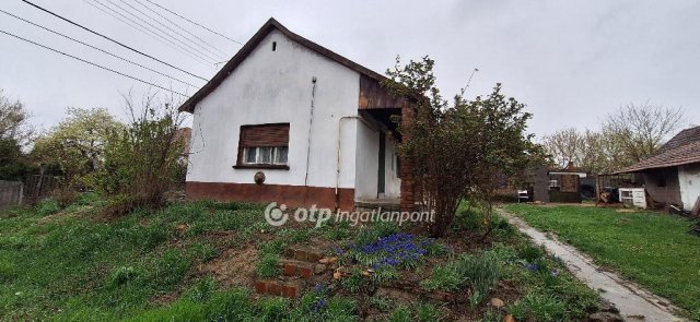 Eladó családi ház, Solton 21 M Ft, 2 szobás