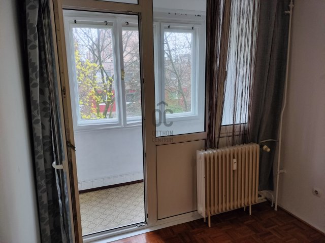 Eladó panellakás, Győrött 44.599 M Ft, 2 szobás