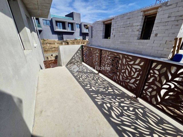 Eladó ikerház, Mogyoródon 176 M Ft, 5 szobás