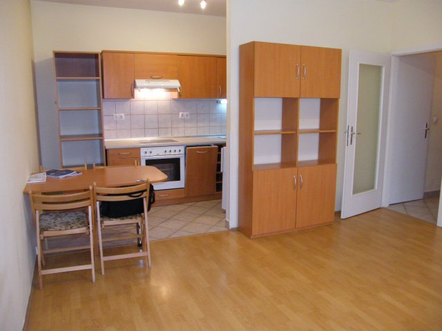 Eladó téglalakás, Budapesten, XIV. kerületben, Egyenes utcában