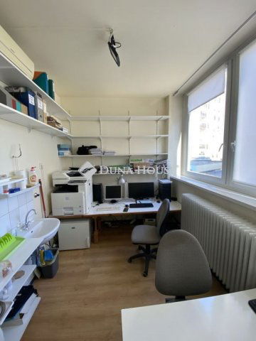 Eladó iroda, Pécsett, Budai Nagy Antal utcában 19.5 M Ft