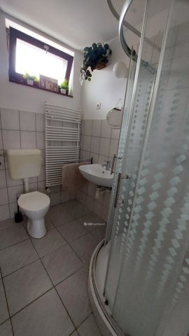 Eladó családi ház, Héderváron 119.9 M Ft, 6+2 szobás