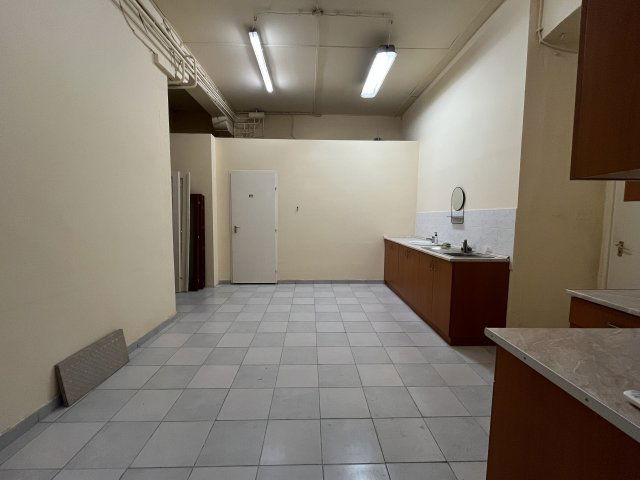 Kiadó üzlethelyiség, Győrött 175 E Ft / hó