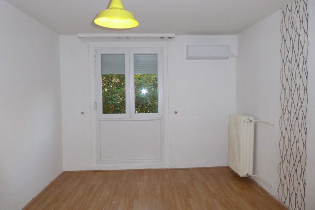 Kiadó panellakás, albérlet, Pécsett, Enyezd úton 120 E Ft / hó