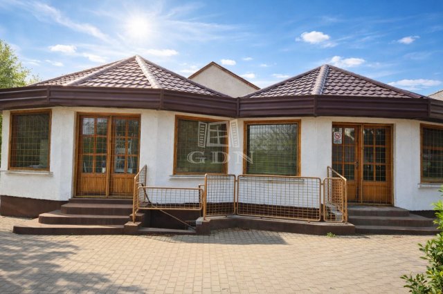 Eladó üzlethelyiség, Százhalombattán 65 M Ft