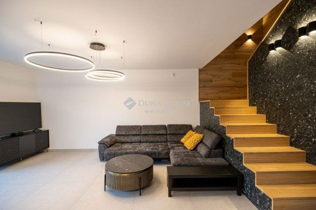 Eladó ikerház, Debrecenben 237 M Ft, 6 szobás