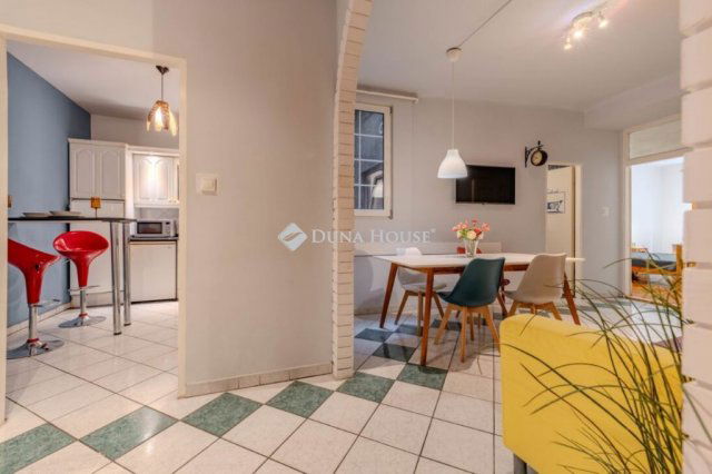 Eladó téglalakás, Budapesten, V. kerületben, Molnár utcában